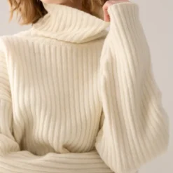 Alba Ribbed Turtleneck Ecu