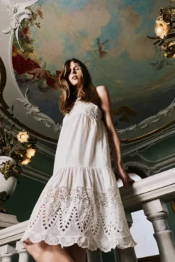Allora White