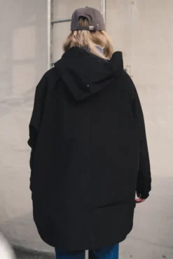 Bergen Poncho Black