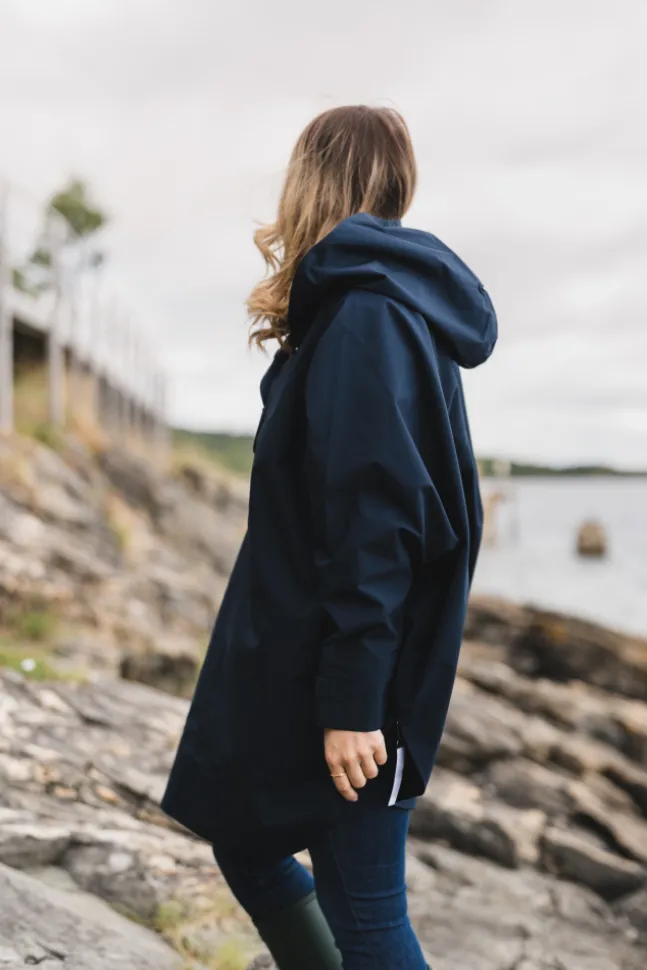 Bergen Poncho Dark Navy
