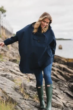 Bergen Poncho Dark Navy