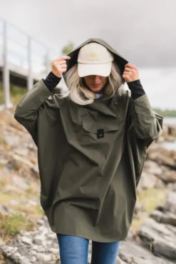 Bergen Poncho Grape Leaf