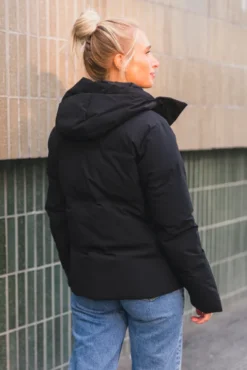 Besseggen Light Short Black