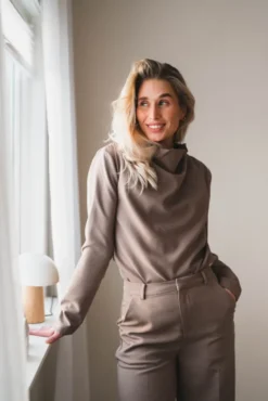 Beverly Top Taupe Grey