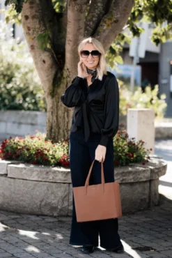 Blair Blouse Semi Rich Black