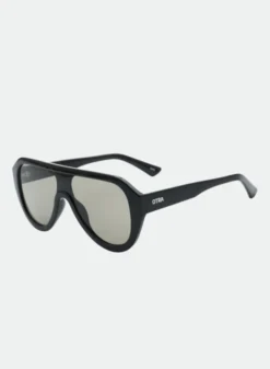 Cameron Black/Smoke