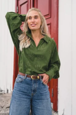 Camilla Top EMB Chive
