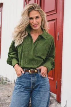 Camilla Top EMB Chive