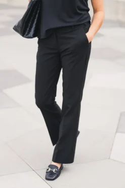 Clara 285 Black Regular
