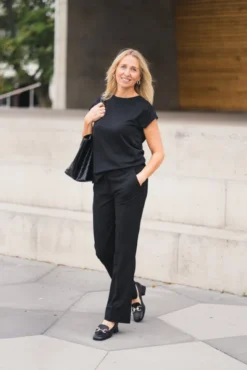 Clara 285 Black Regular