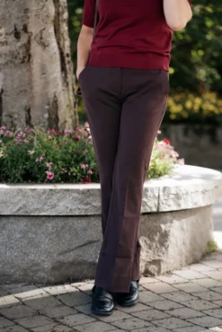 Clara 053 Deep Garnet Regular