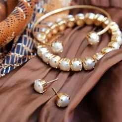 Classic Stud Earrings Gold Pearl