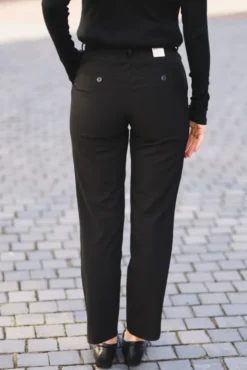 Daphne 285 Black
