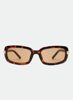 Delilah Tort/Brown