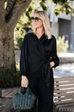 Elena Blouse Semi Rich Black