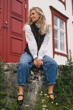 Emma Vest Black Coffee