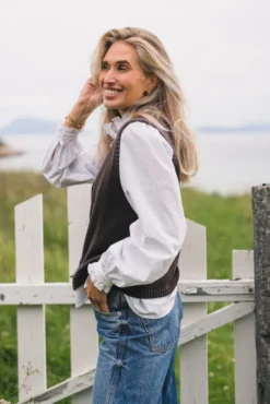 Emma Vest Black Coffee