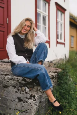 Emma Vest Black Coffee