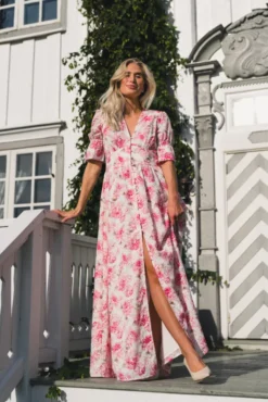 Evie Maxi Dress Peony Pop Pink