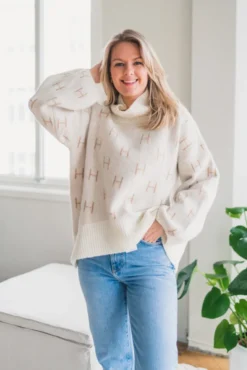 Fam Sweater Short White
