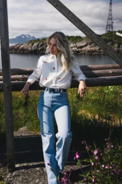 Gudrun Nora Shirt EMB Bright White/Tea Rose Flower