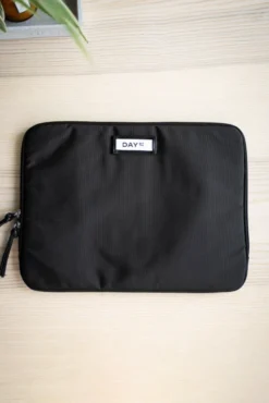 Gweneth RE-S Folder 15 Black