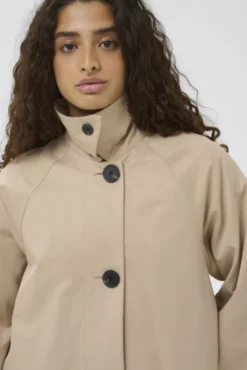 Hinona Cape Jacket Sandstone