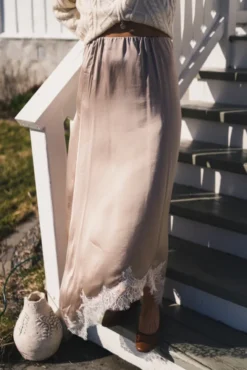 Idun Lace Skirt Bisquit