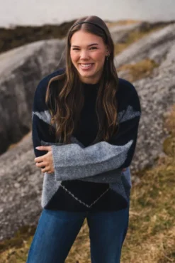 Inga Check Fluff Knit Blouse Navy
