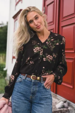 Irene V Shirt Misty Rose Flower