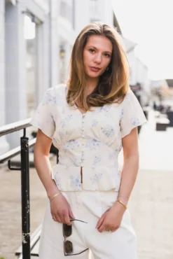 Jasmin Delicate Flower Blouse Creme