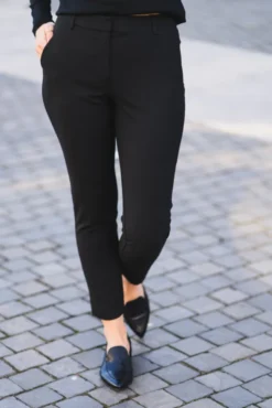 Kylie Crop 396 Black