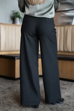 Laura 285 Black Regular