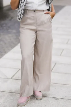 Laura 769 Sand Linen Regular