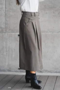 Luna Pocket Pleat Skirt Walnut
