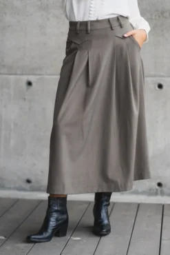 Luna Pocket Pleat Skirt Walnut