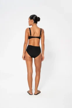 Medea Solid Top Black