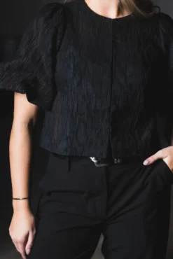 Minu 2/4 Short Top Black