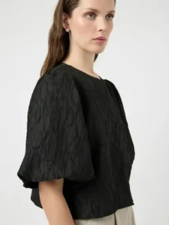 Minu 2/4 Short Top Black