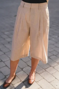 Nadine Pleat Bermuda Bisquit