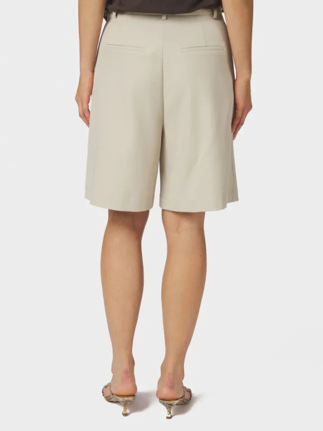 Nika Structure Shorts Creme