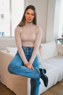Perfect Line Cashmere Turtleneck Beige