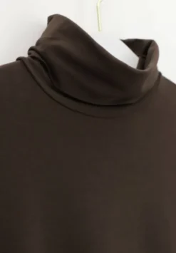 Perfect Line Turtle Neck Dark Caramel