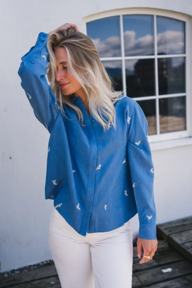 Pernilla Shirt EMB M Blue Wash/Flower