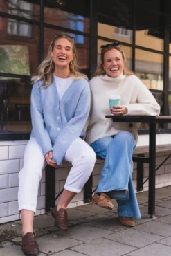 Pernille Short Cardigan Skyway