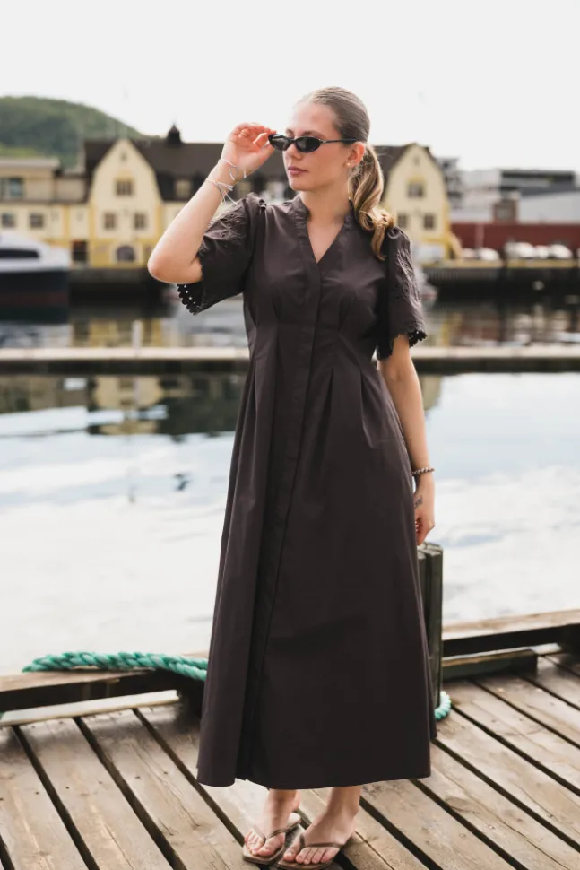 Poppy Emb Pleat Dress Dark Brown