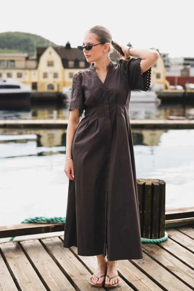 Poppy Emb Pleat Dress Dark Brown