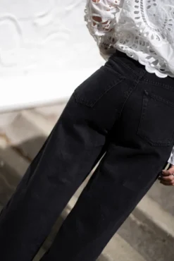Reign Jean Black
