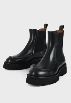 Riva Black