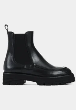 Riva Black